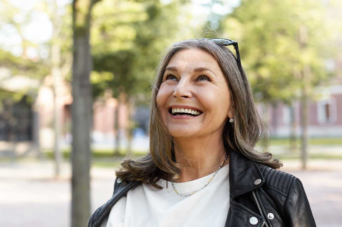 happy woman who reduced negative thoughts