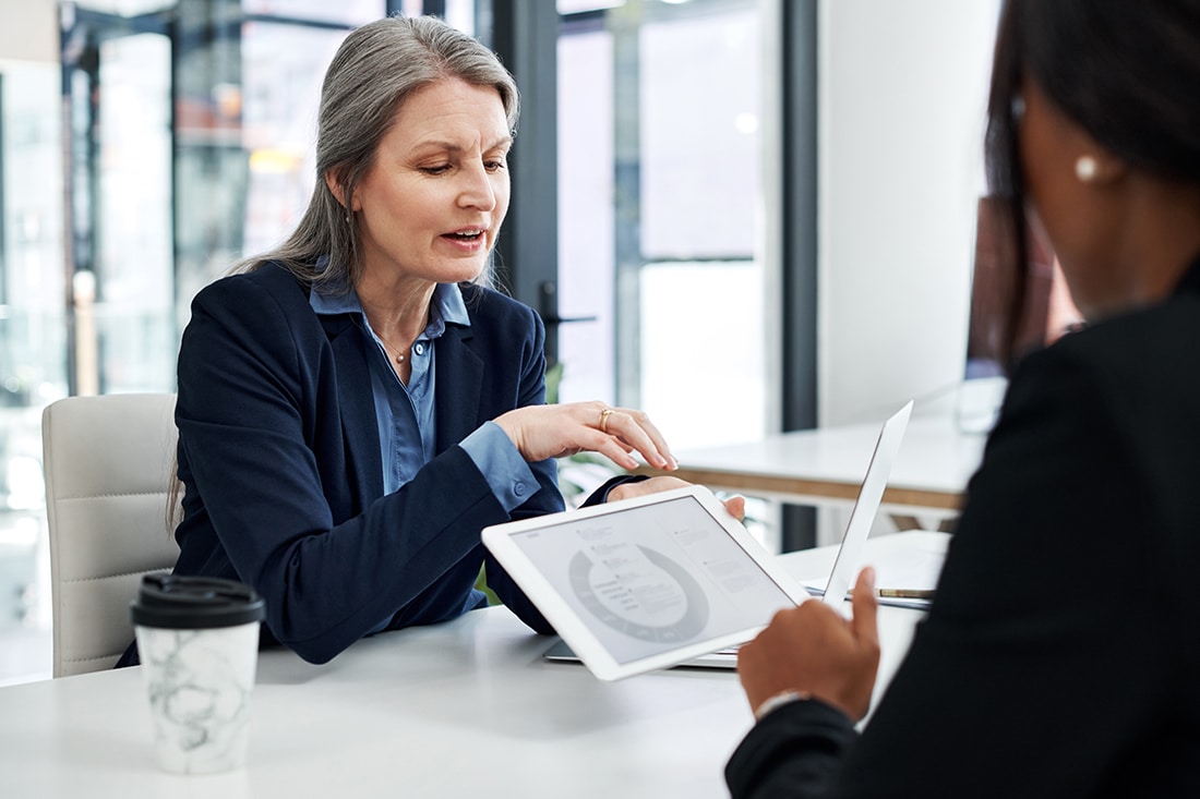 What Does a Financial Advisor Do and How Can They Help You Manage Your Finances?